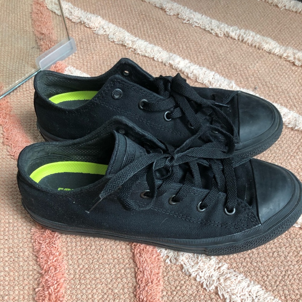 Black low converse